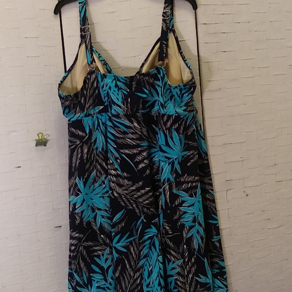 Colorful  Plus Size Swimsuit - Picture 5 of 10